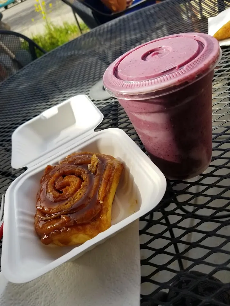 Caramel Sticky Bun & Mixed Berry Smoothie